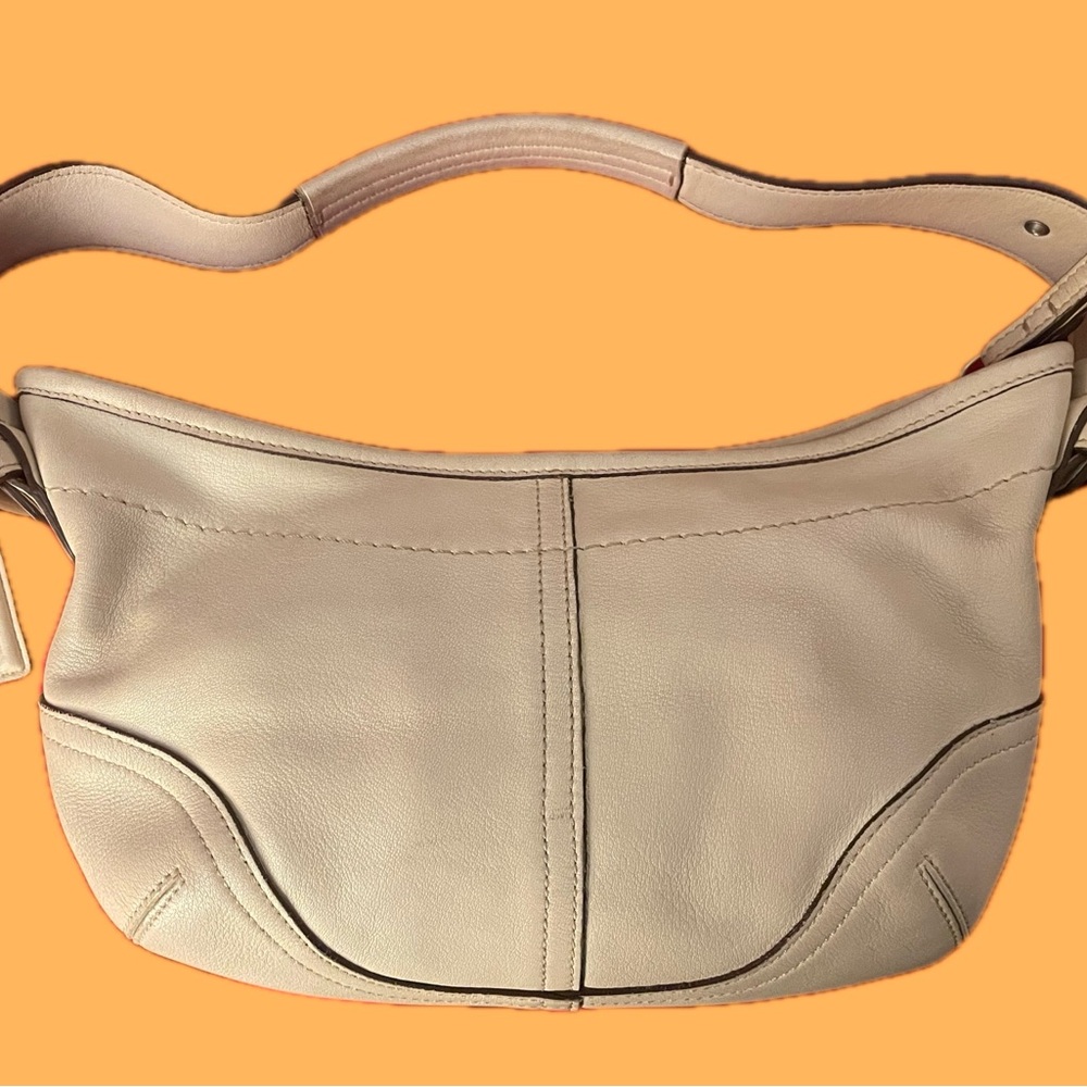 Elegant Vintage Coach Cream Leather Shoulder Bag